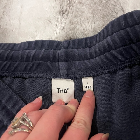 Aritizia Tna Relaxed Velour Sweatpant - Picture 5 of 7